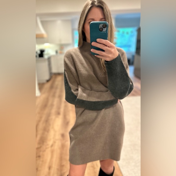 Color block Cozy Sweater Dress - Picture 3 of 4